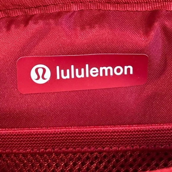 NWT Lululemon Everywhere Belt Bag In College Crimson - Picture 10 of 10
